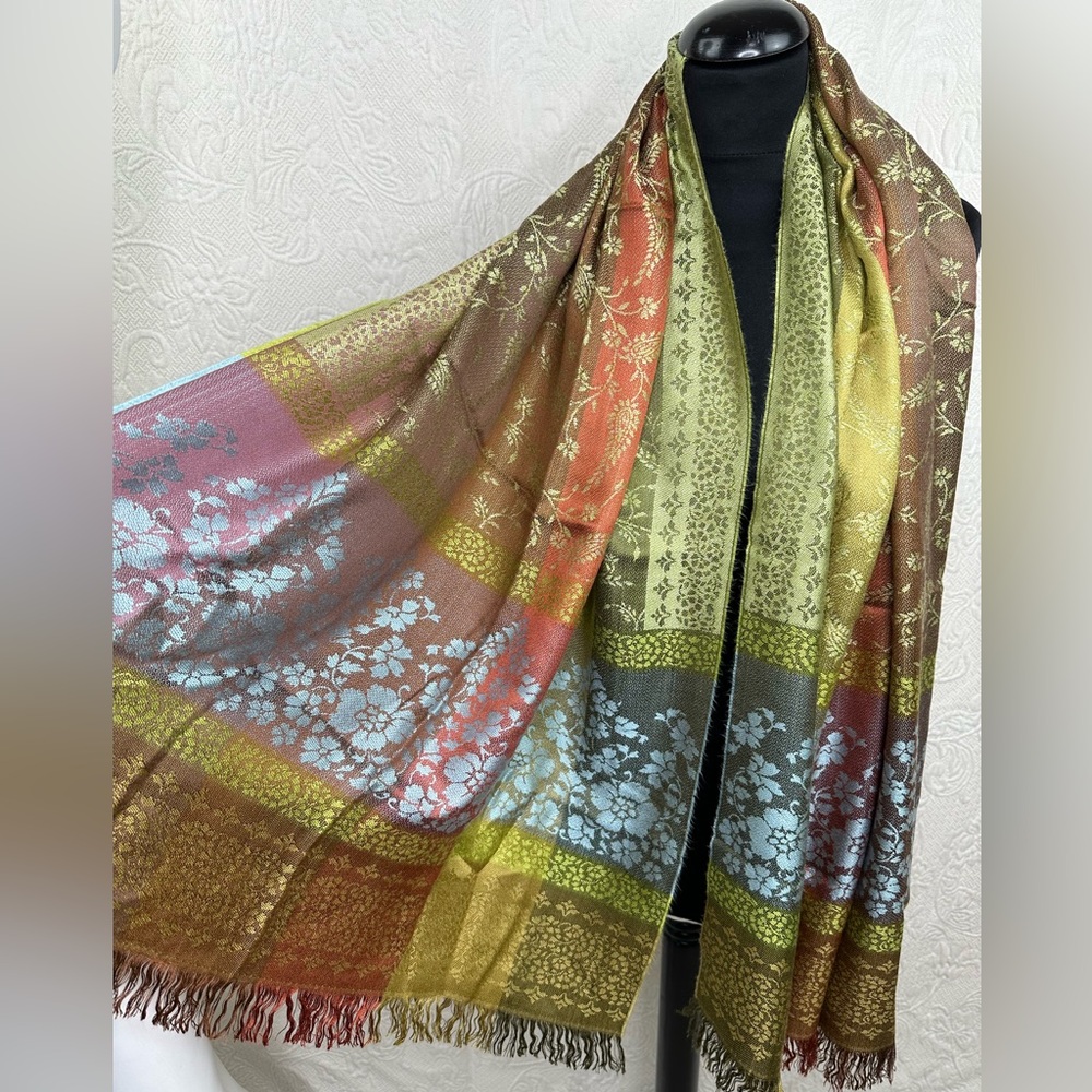 Descours Paris SILKY Micro Acrylic Woven Floral Patchwork Wrap